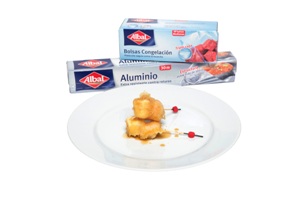 Brocheta-de-salmón-y-queso-emmenthal-en-tempura